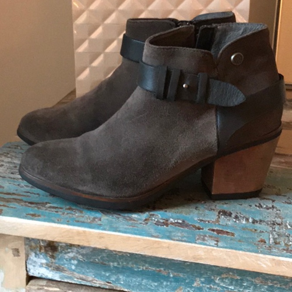 Like New! Gray Real Suede & Leather Booties size 39